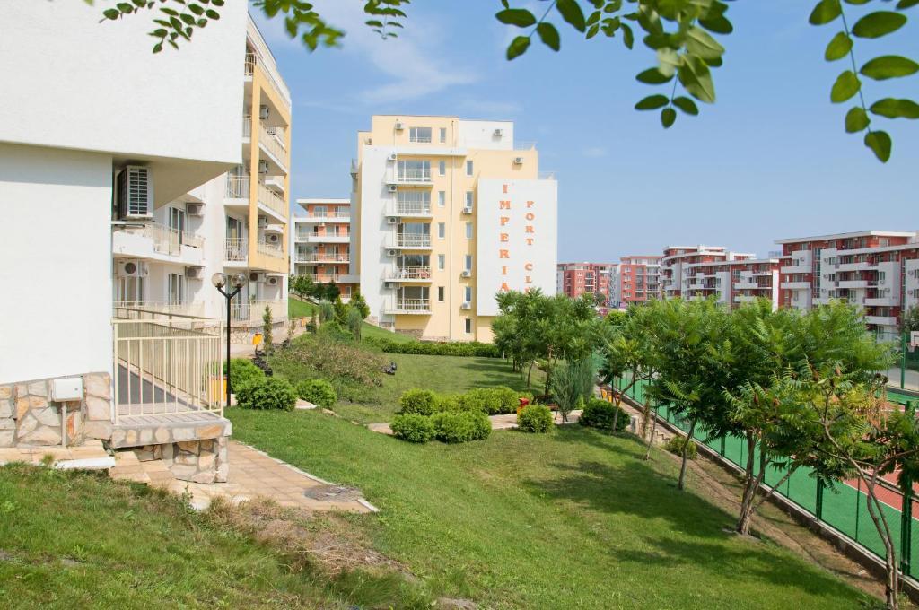 Crown And Imperial Apartments Sweti Wlas Exterior foto